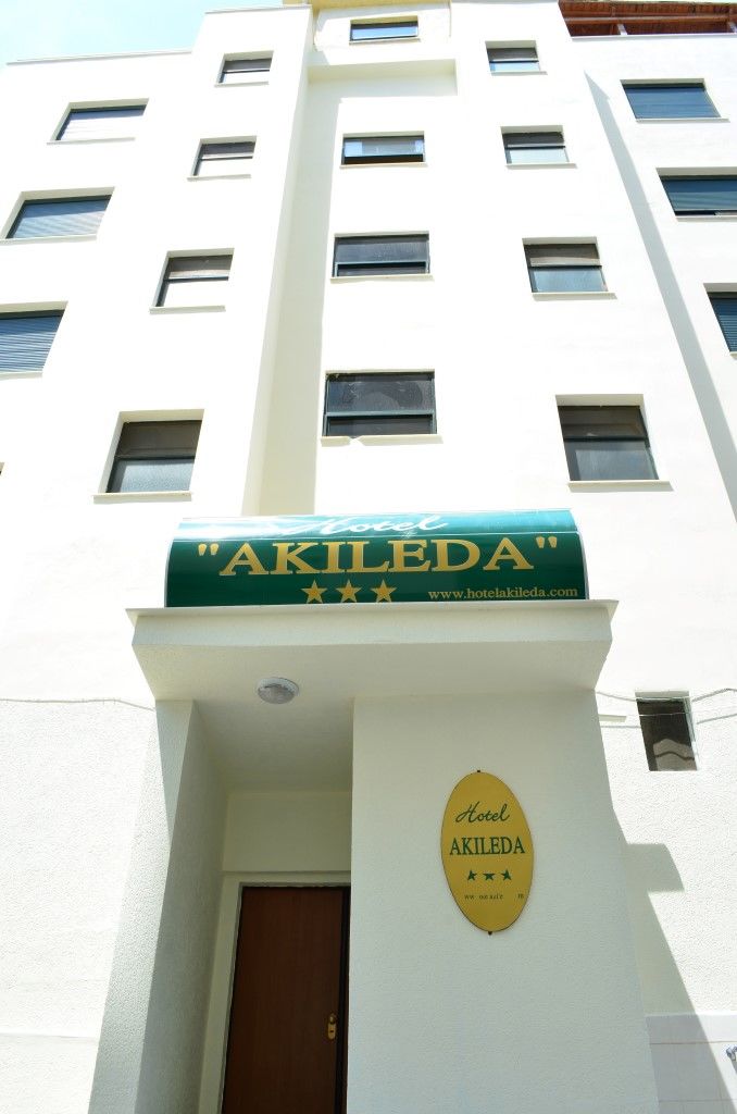 Akileda Hotel Драч Екстериор снимка