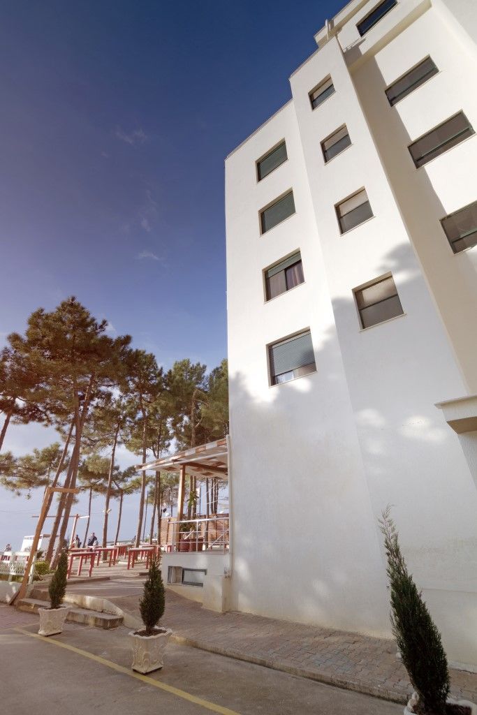 Akileda Hotel Драч Екстериор снимка
