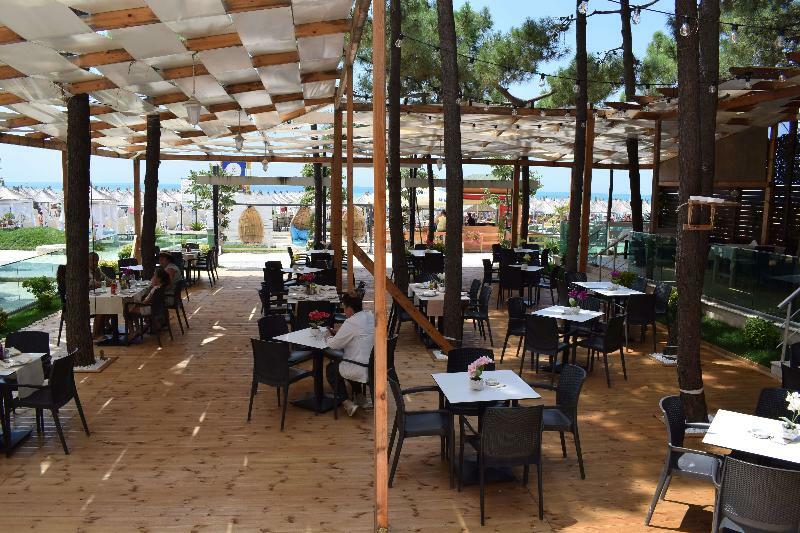 Akileda Hotel Драч Екстериор снимка