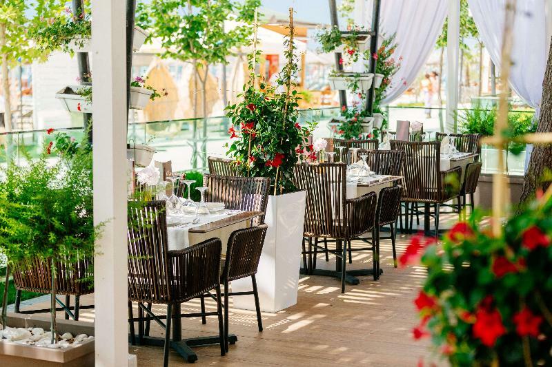 Akileda Hotel Драч Екстериор снимка