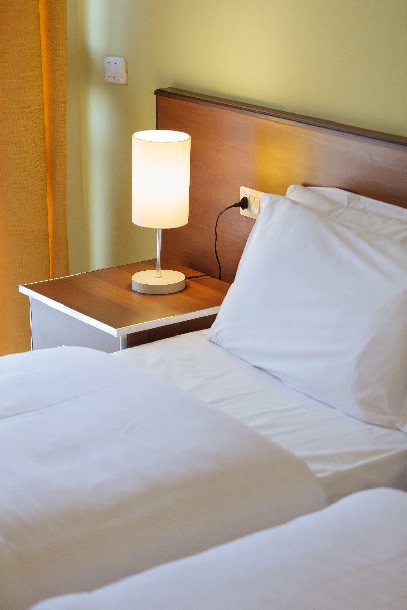 Akileda Hotel Драч Екстериор снимка